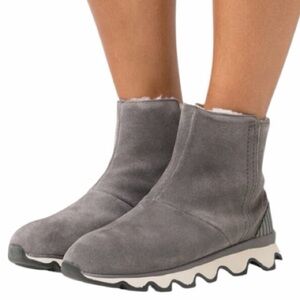 SOREL Women's Kinetic Short Waterproof Boots Size 6